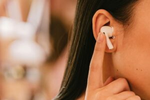 Best AI Earbuds 2026: Top Features and Brands